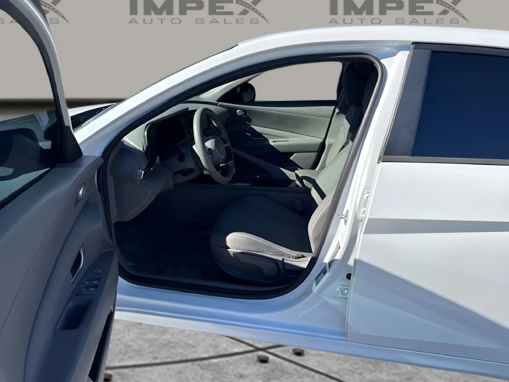 Used 2021 Gray Hyundai SE image 9