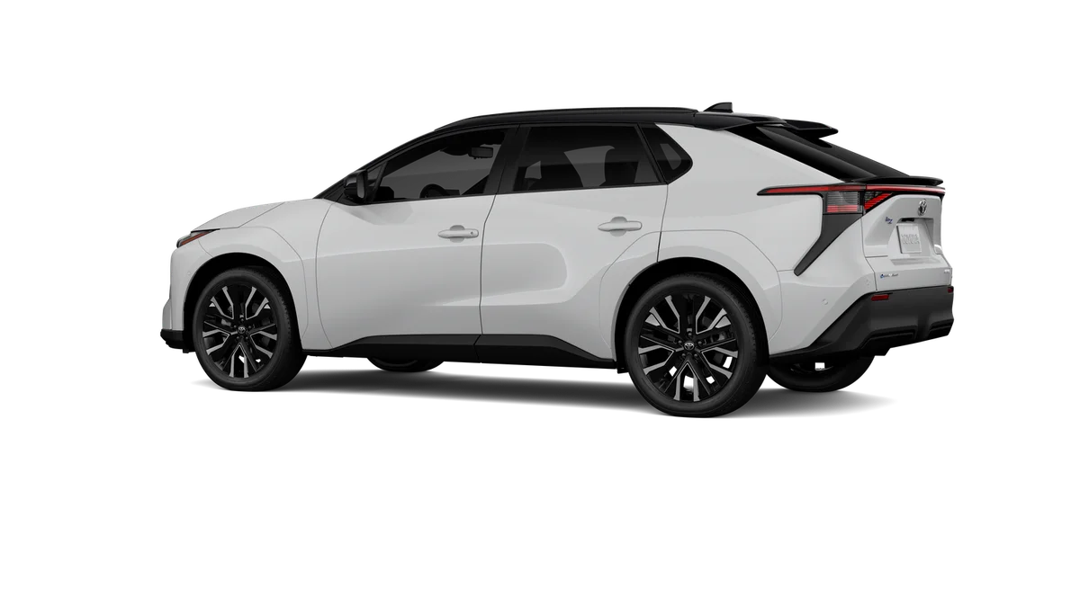 New 2027 Wind Chill Pearl with Midnight Black Metallic roof Toyota Limited image 5