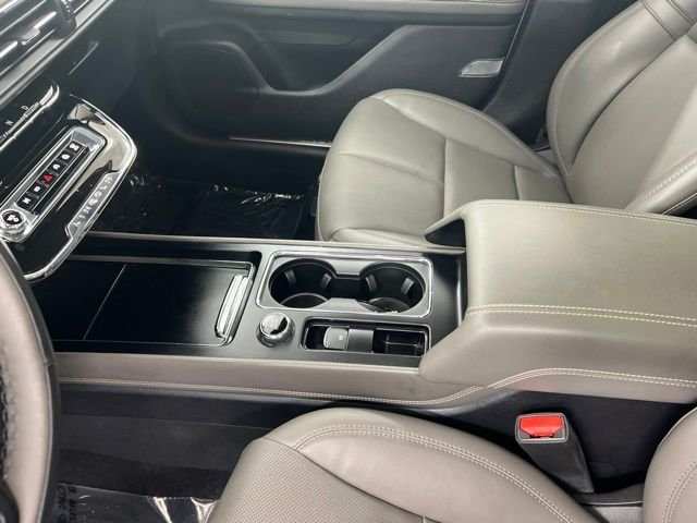 Used 2023 White Lincoln Standard image 15