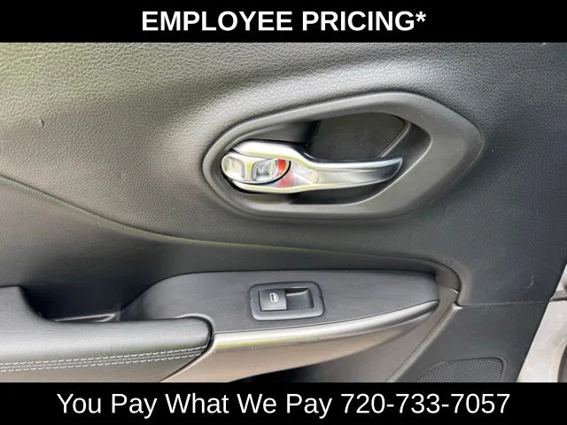 Used 2019 Silver Jeep Latitude image 17