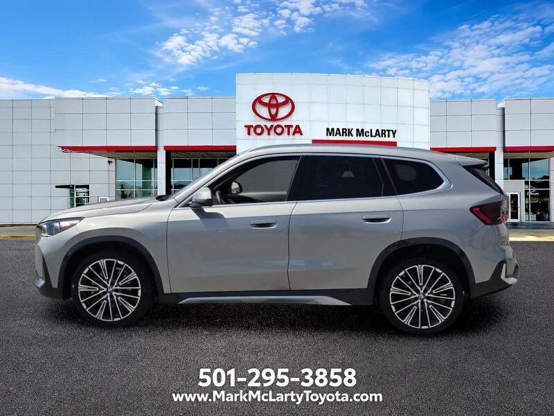 Used 2025 SPACE SILVER METALLIC BMW XDRIVE28I SPORTS ACTIVITY VEHICLE image 2