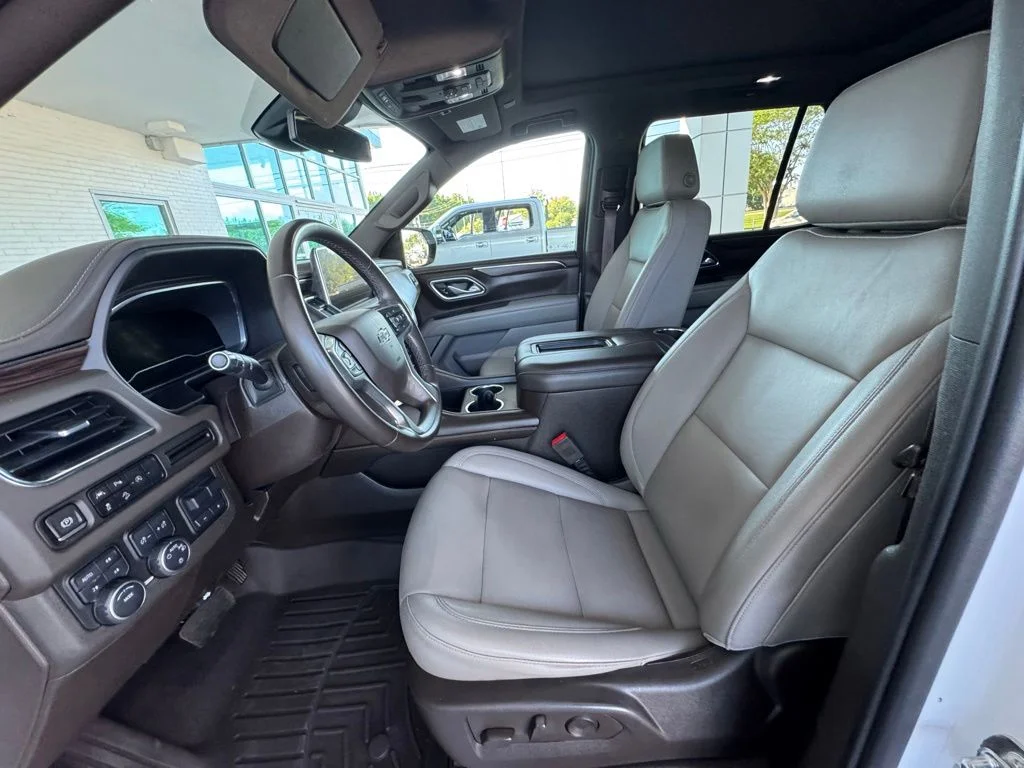 Used 2023 White Chevrolet Z71 image 13