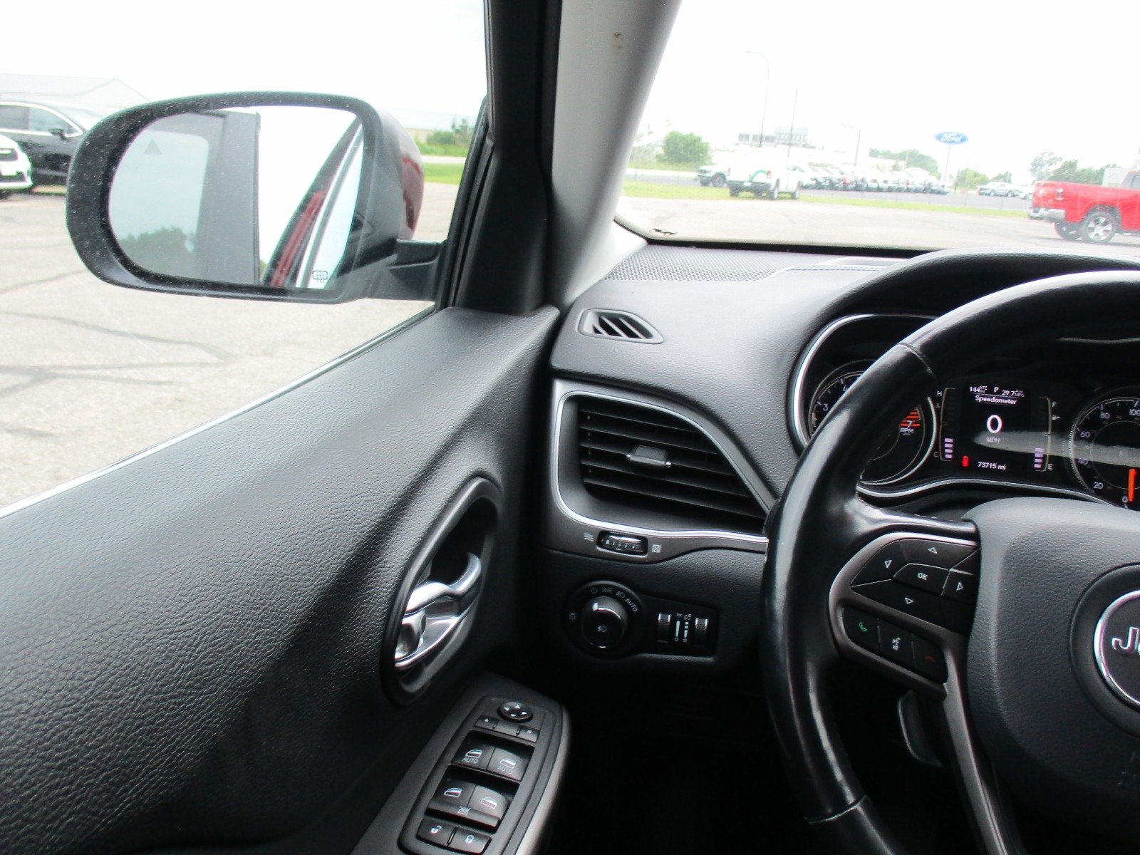 Used 2020 RED Jeep Latitude Plus image 16