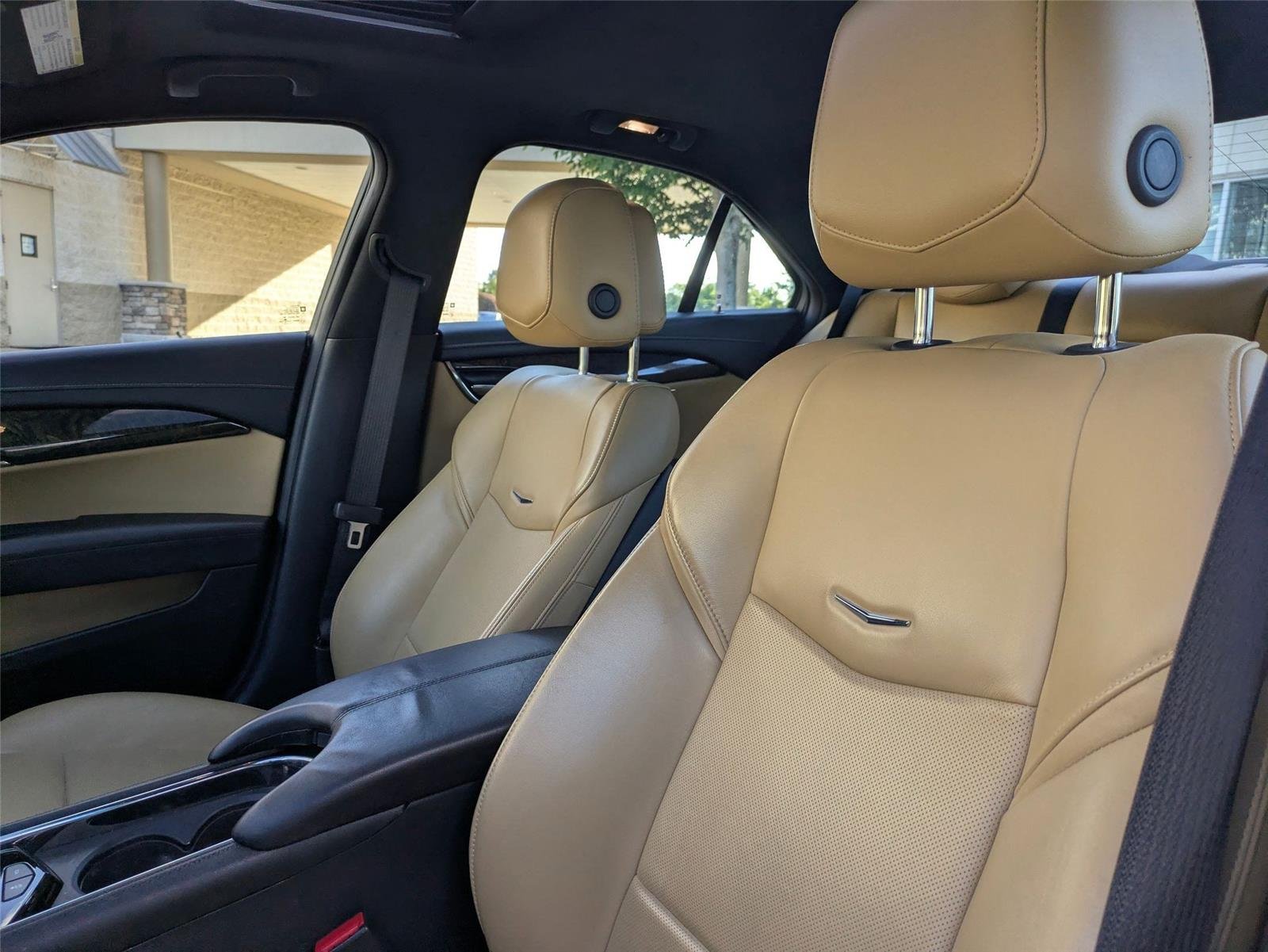 Used 2013 White Diamond Tricoat Cadillac Luxury image 14