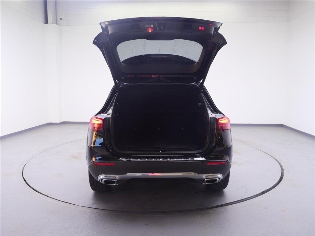 Used 2025 Night Black Mercedes-Benz GLA 250 image 12
