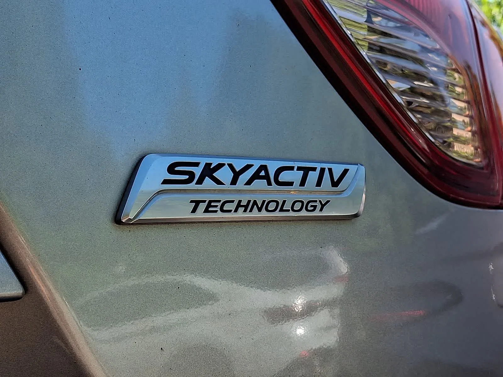 Used 2013 Liquid Silver Metallic Mazda Grand Touring image 9