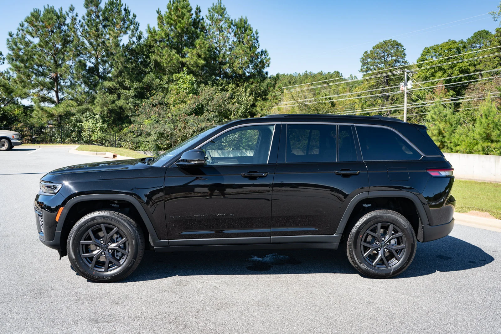 New 2027 High-Gloss Black Paint Jeep Altitude image 5
