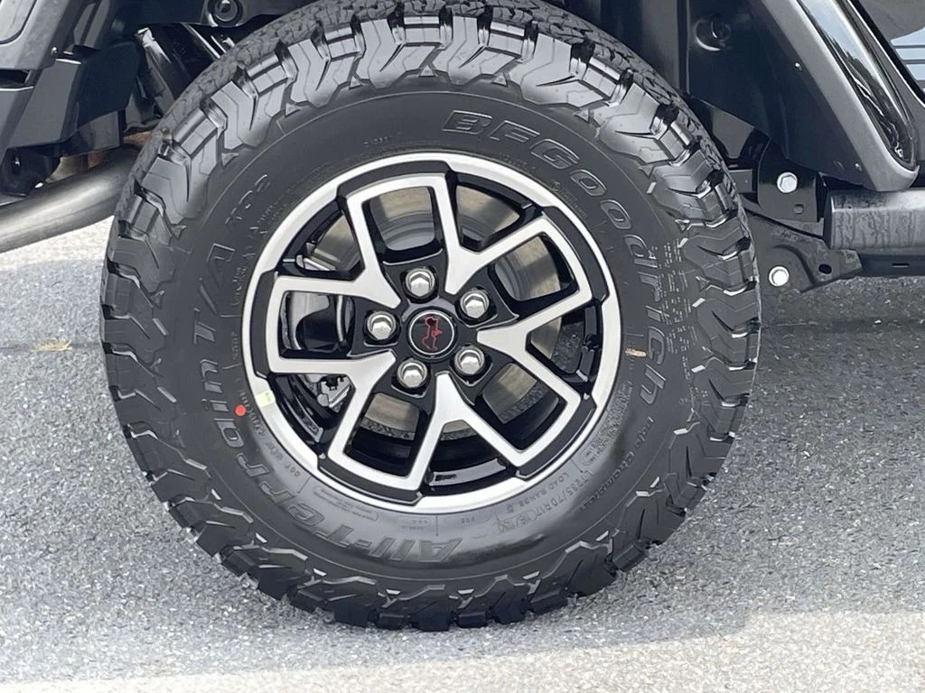 New 2026 Black Clearcoat Jeep Rubicon image 13