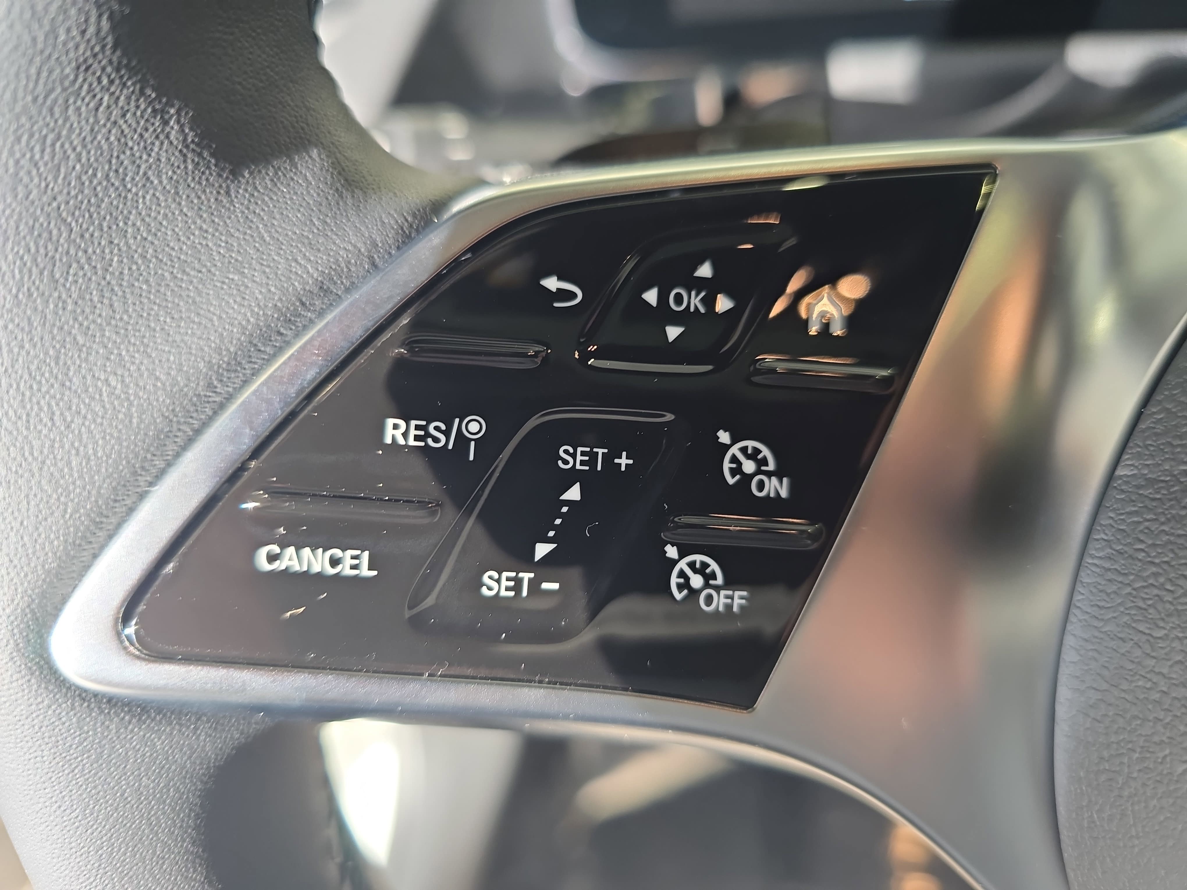 New 2026 Polar White Mercedes-Benz GLA250 image 18