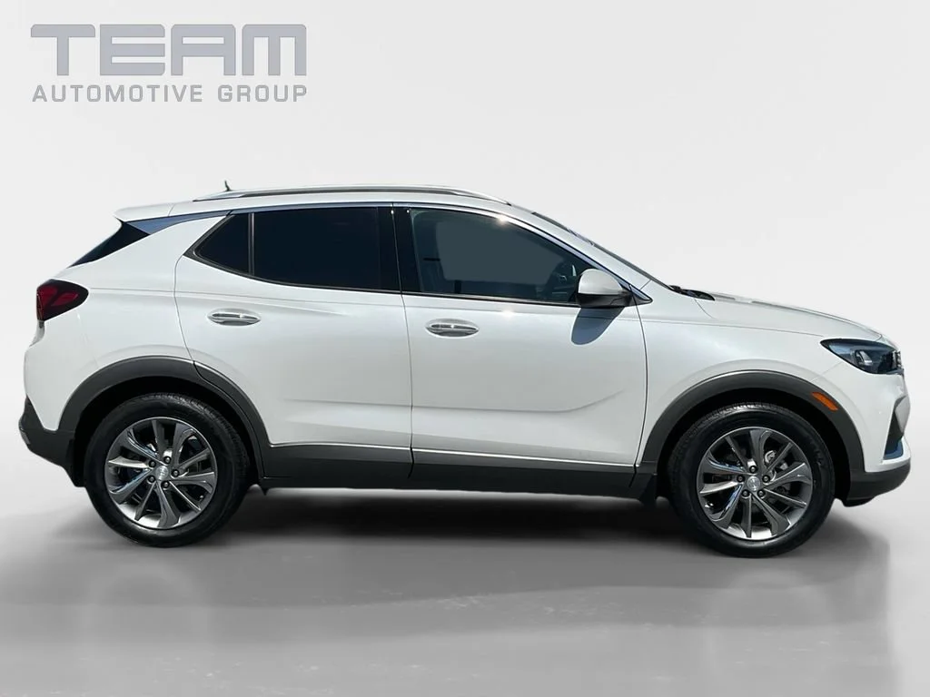 Used 2023 WHITE FROST TRICOAT Buick Essence image 8