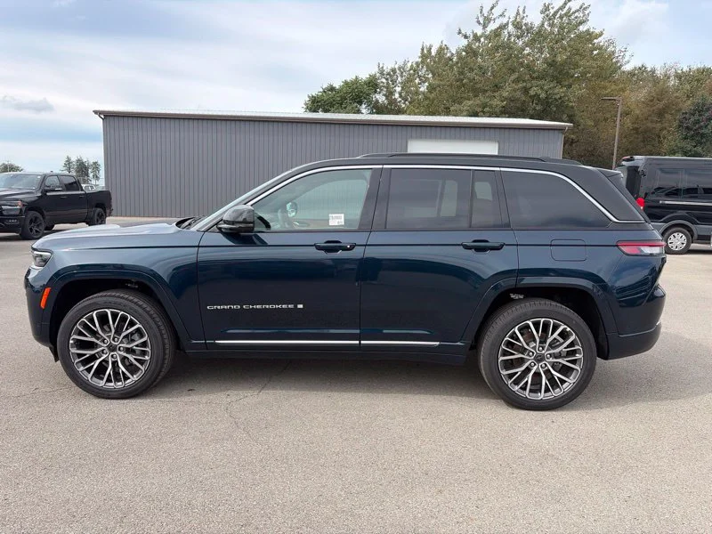 New 2027 Fathom Blue Pearl-Coat Paint Jeep Summit image 6