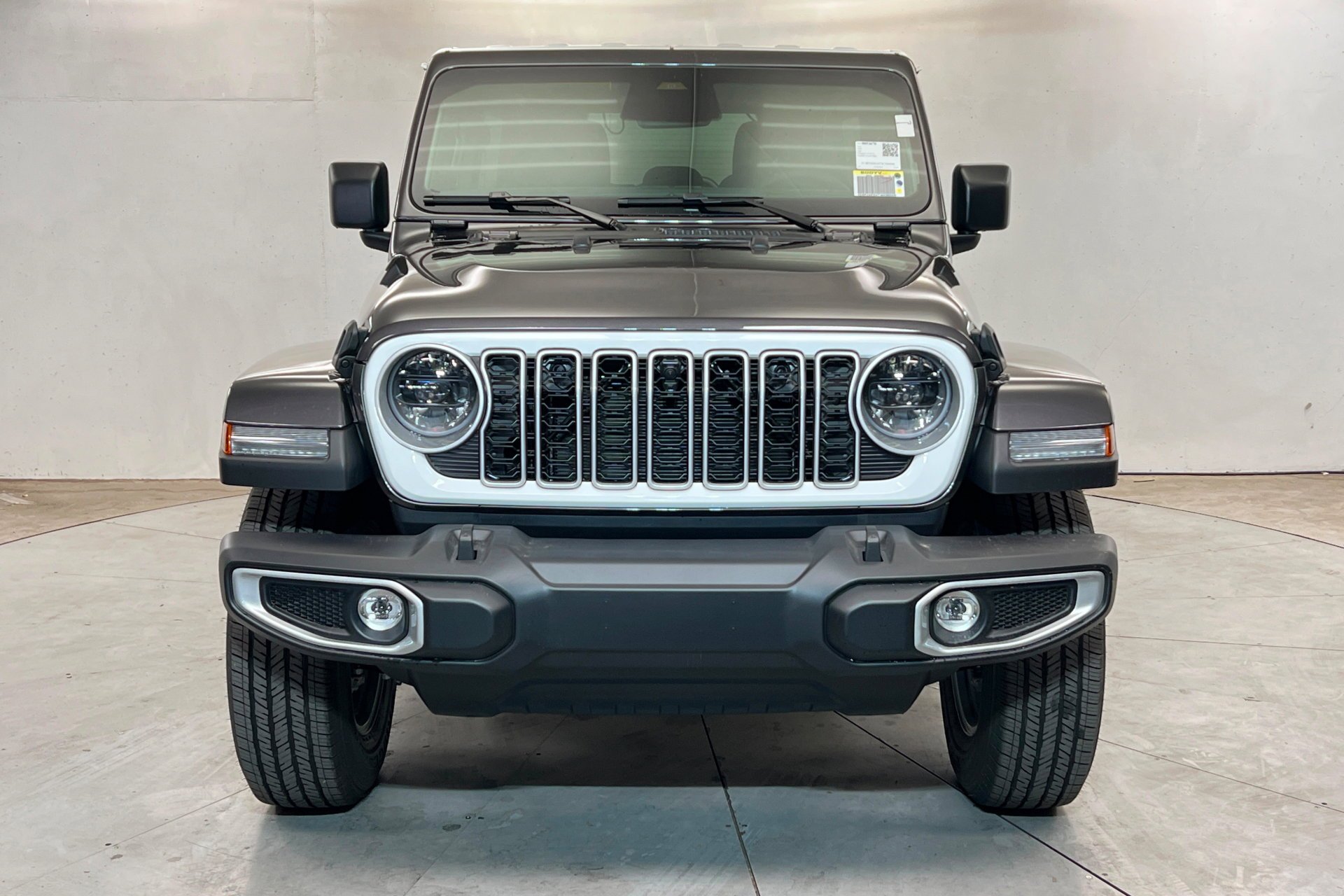 New 2026 Granite Crystal Metallic Clear-Coat Exterior Paint Jeep Sahara image 9