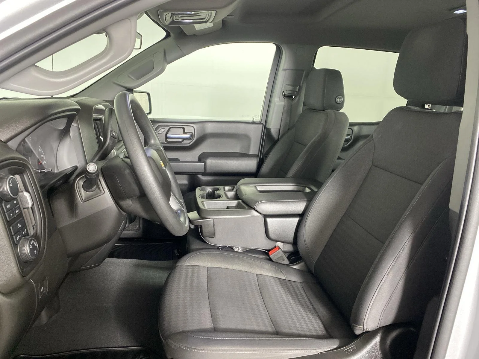Used 2022 Silver Ice Metallic Chevrolet Custom image 10