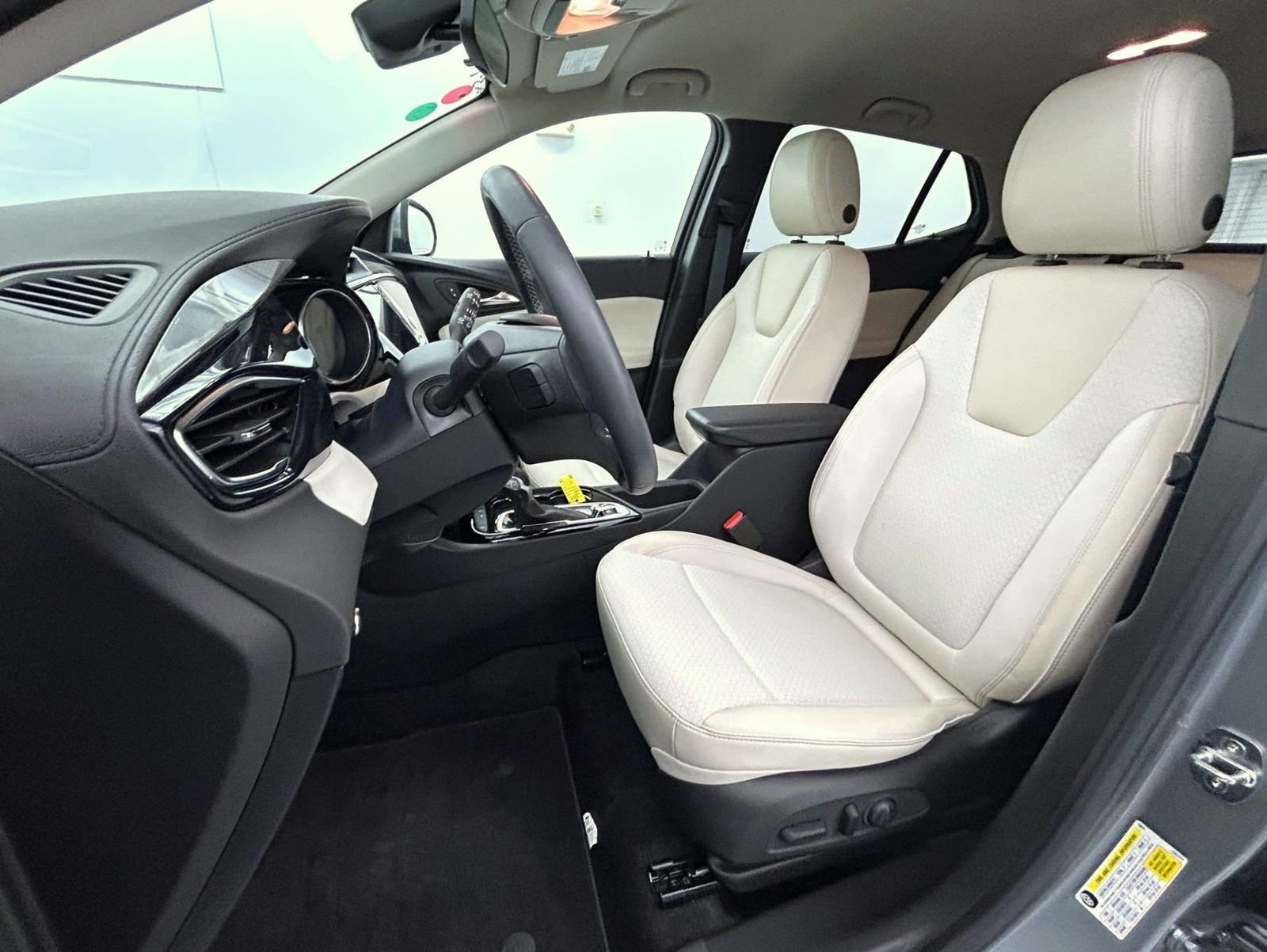 Used 2023 Gray Buick Preferred image 10