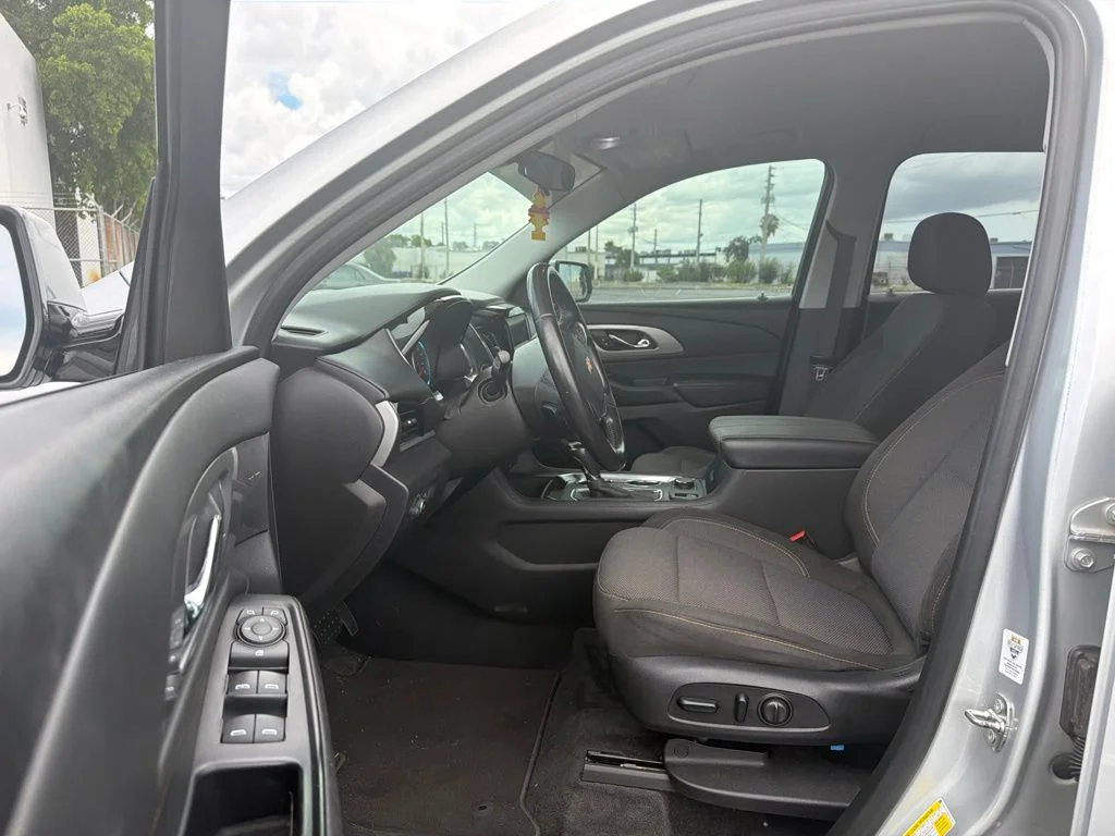 Used 2019 Silver Chevrolet LT image 9