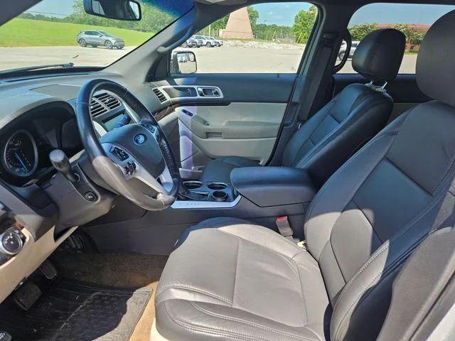 Used 2013 Silver Ford Limited image 9