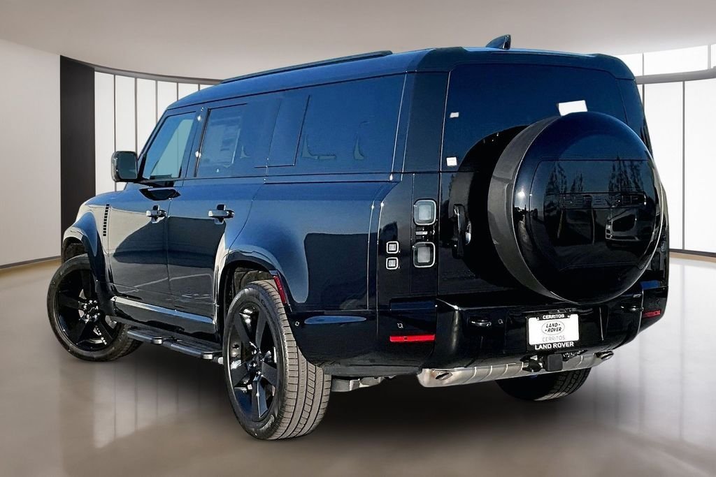 New 2026 Santorini Black LAND ROVER X-Dynamic SE image 3