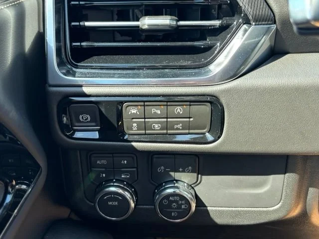 New 2026 Onyx Black GMC Elevation image 32
