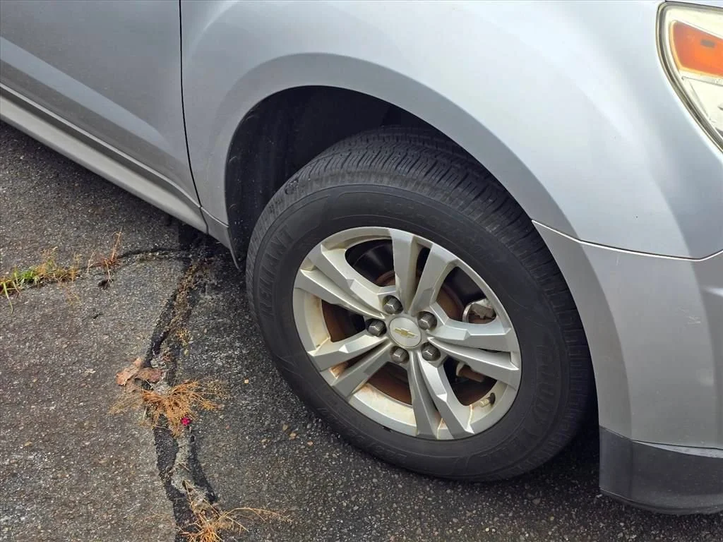 Used 2013 Silver Ice Metallic Chevrolet LT image 18