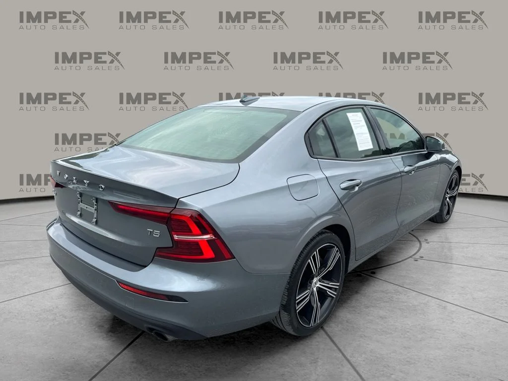 Used 2020 Gray Volvo T5 Momentum image 5