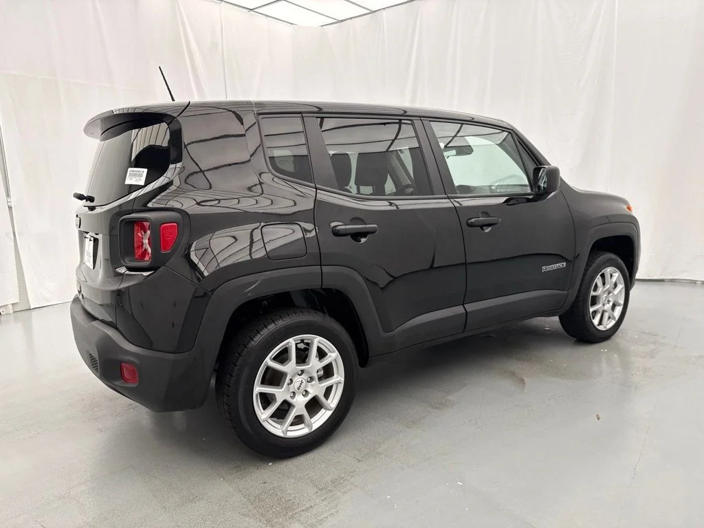 Used 2023 Black Jeep Latitude image 12
