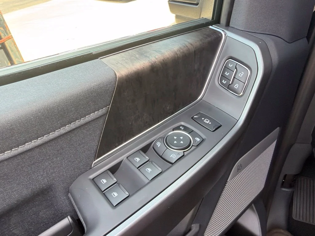 New 2027 Agate Black Metallic Ford F-350® Lariat® image 32