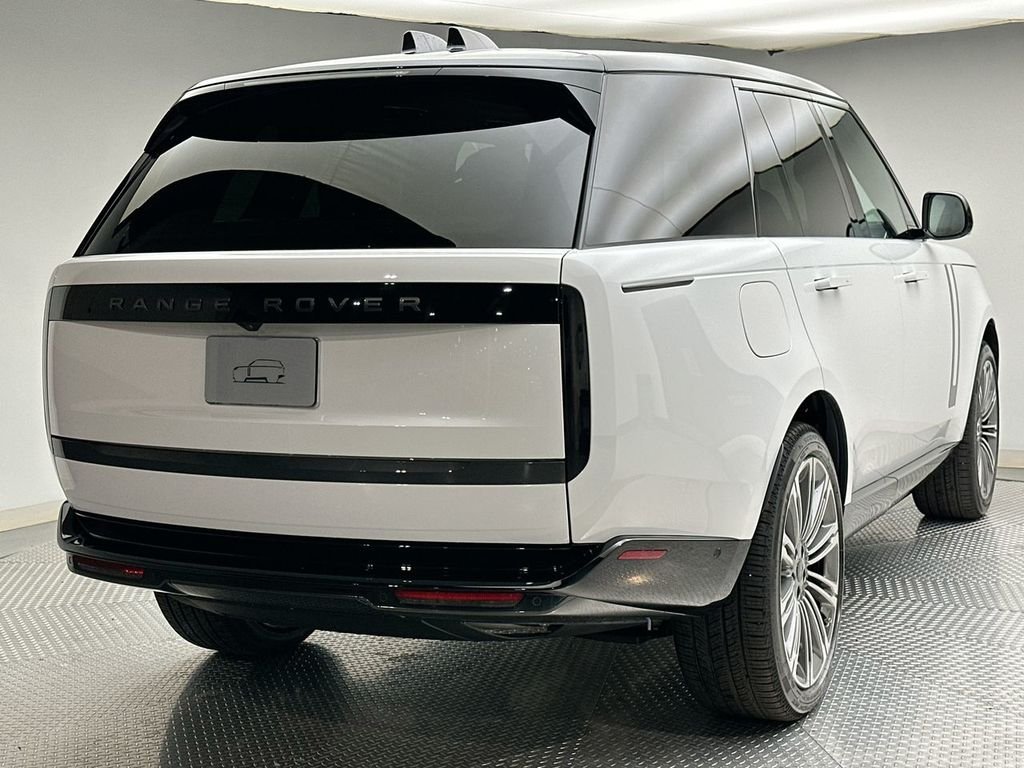 New 2026 Fuji White Land Rover SE image 3