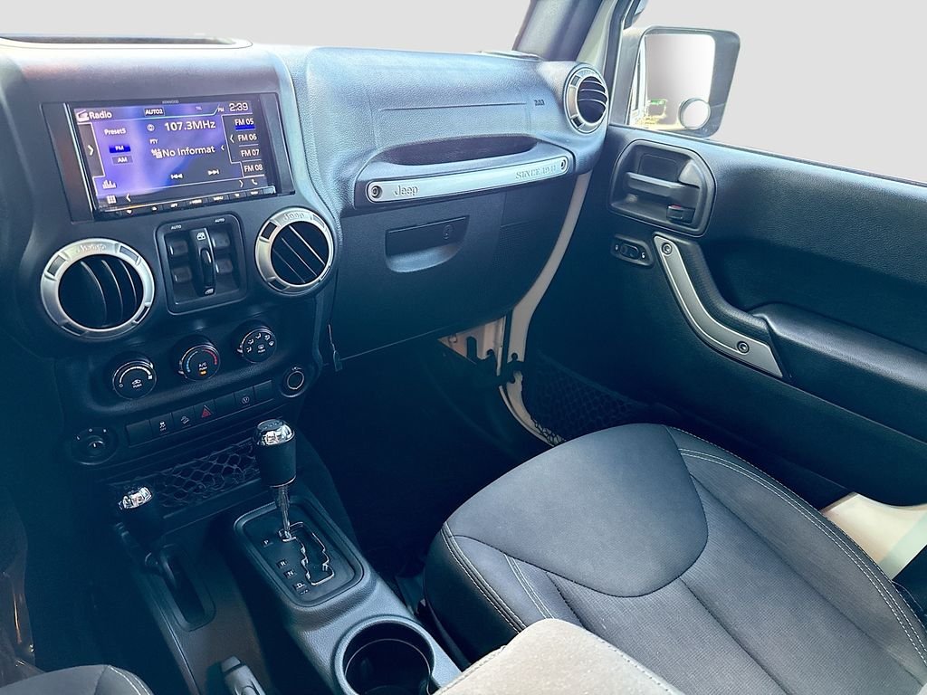 Used 2018 Bright White Clearcoat Jeep Sahara image 19
