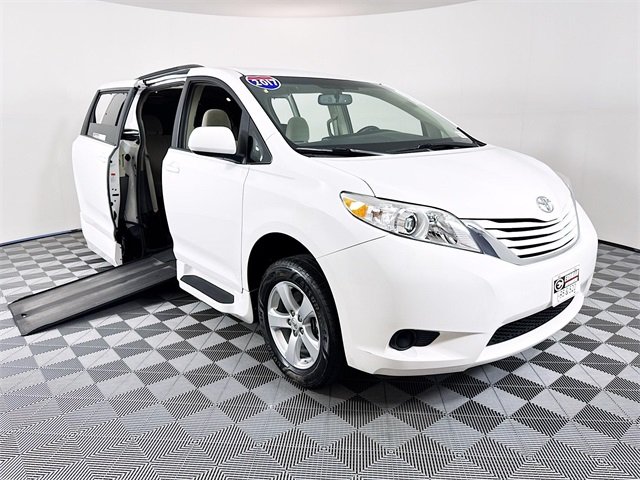 Pre-Owned 2017 Toyota Sienna LE W/AMS POWER IN-FLOOR SIDE
