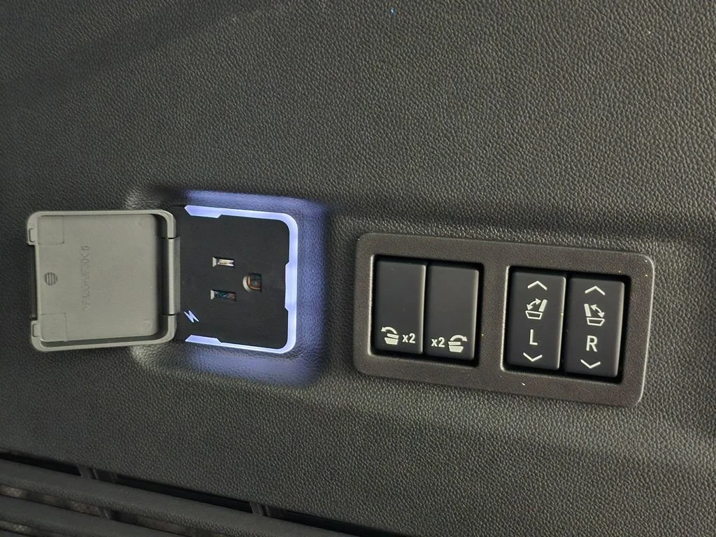 2025 Chevrolet Suburban Z71 - Photo 34