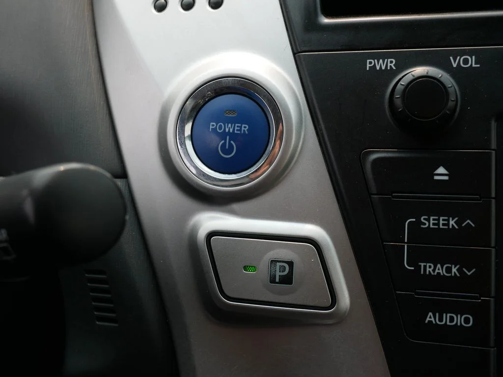 Used 2014 Silver Toyota Three image 21