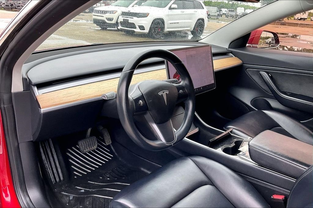 Used 2018  Tesla Long Range image 13