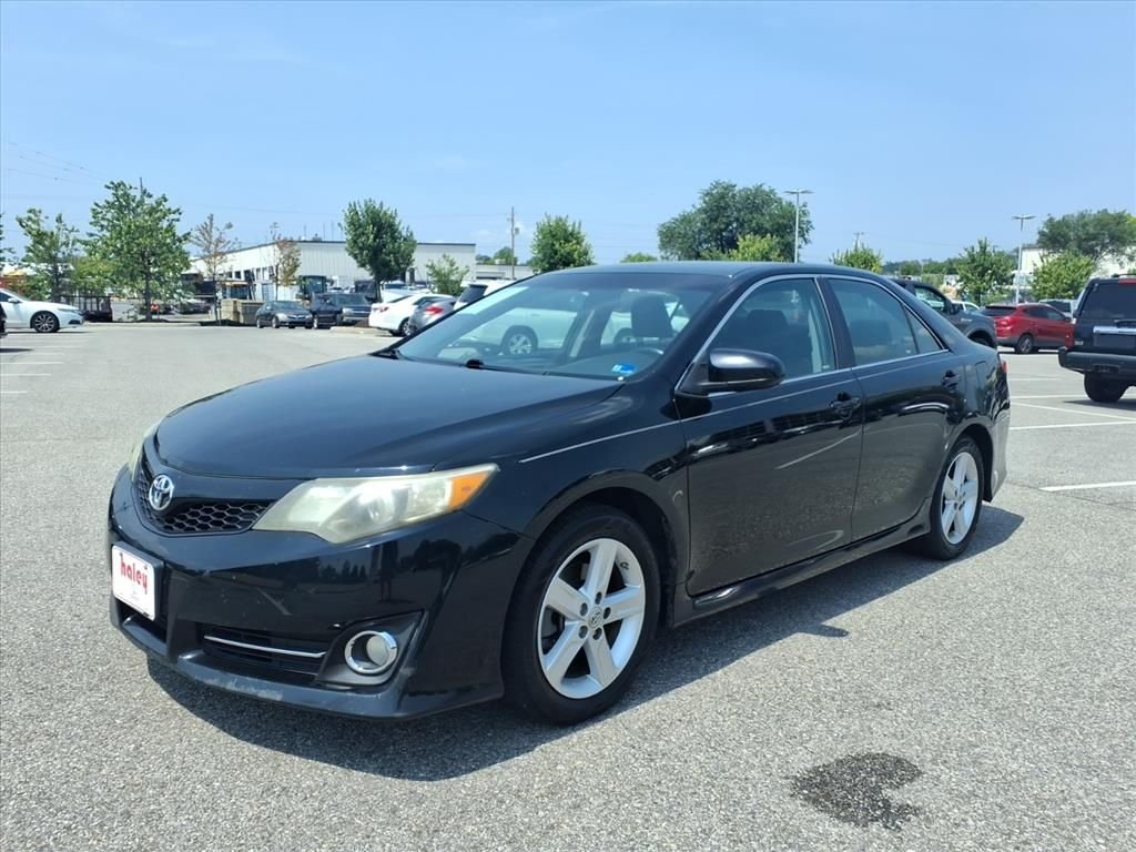 Used 2013 Black Toyota SE image 9