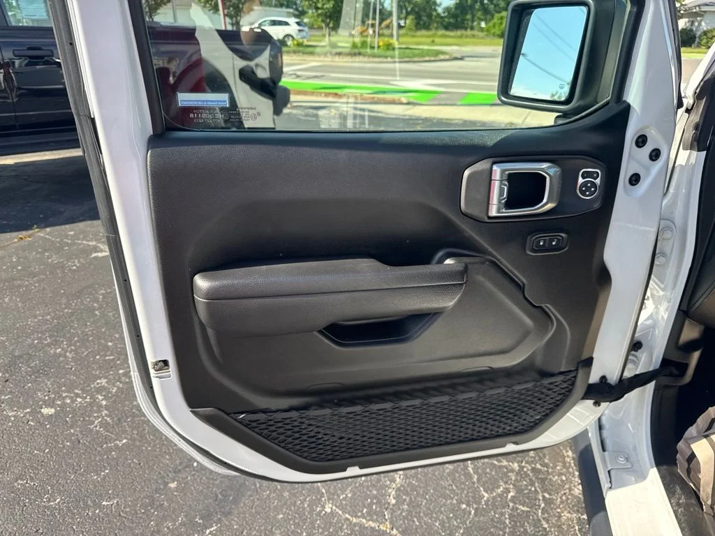 Used 2022 White Jeep Unlimited Willys image 16