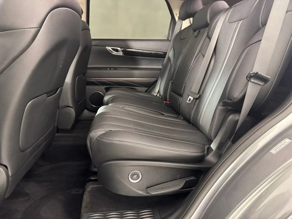 Used 2025 Silver Genesis 2.5T image 28