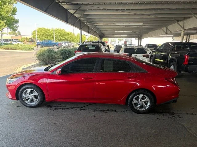 Used 2021 Red Hyundai SE image 12