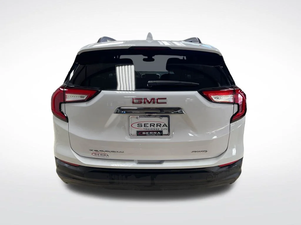 Used 2024 White GMC SLE image 4