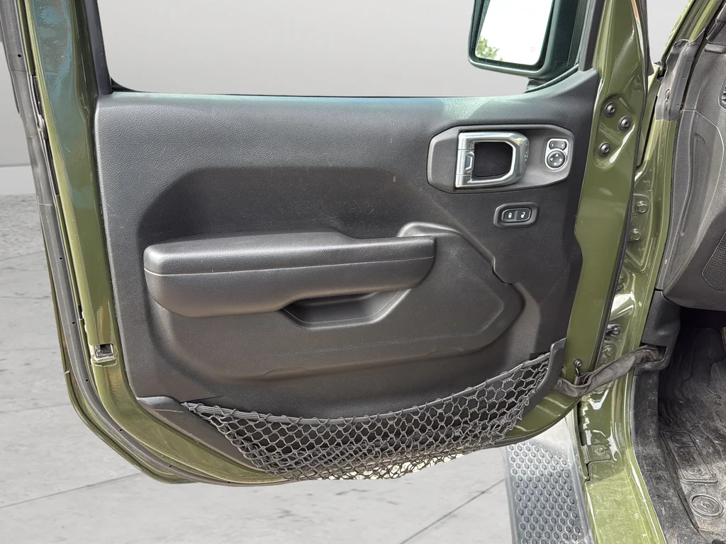 Used 2021 Green Jeep Sport S image 33