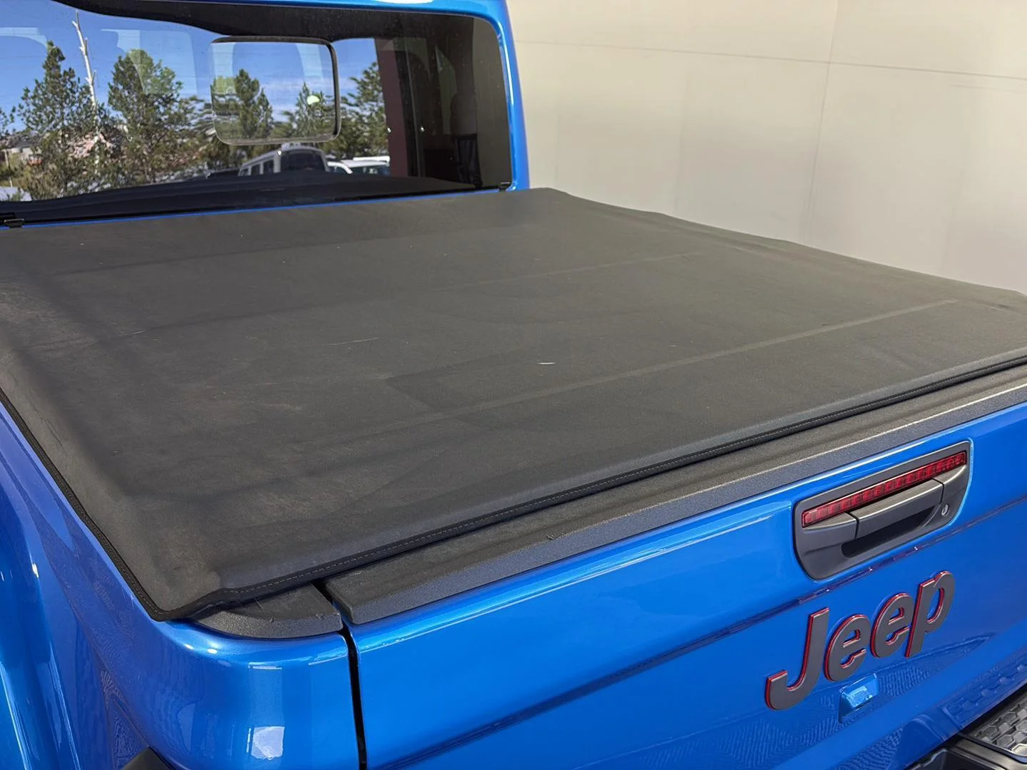 Used 2024 Hydro Blue Pearlcoat Jeep Rubicon X image 8