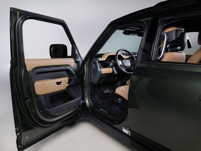 New 2026 Woolstone Green Land Rover X-Dynamic SE image 27