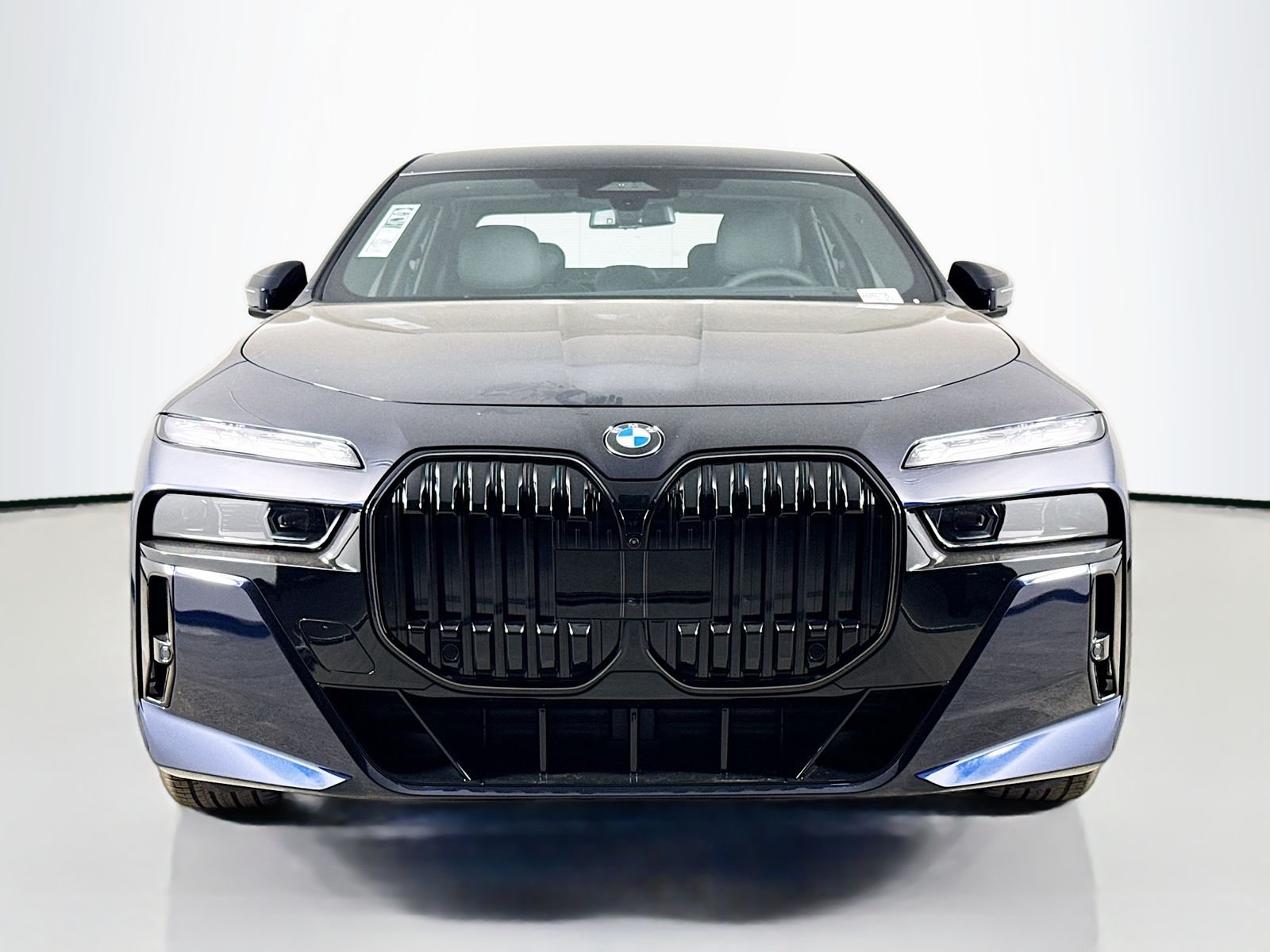 New 2026 Carbon Black Metallic BMW 760i xDrive image 2