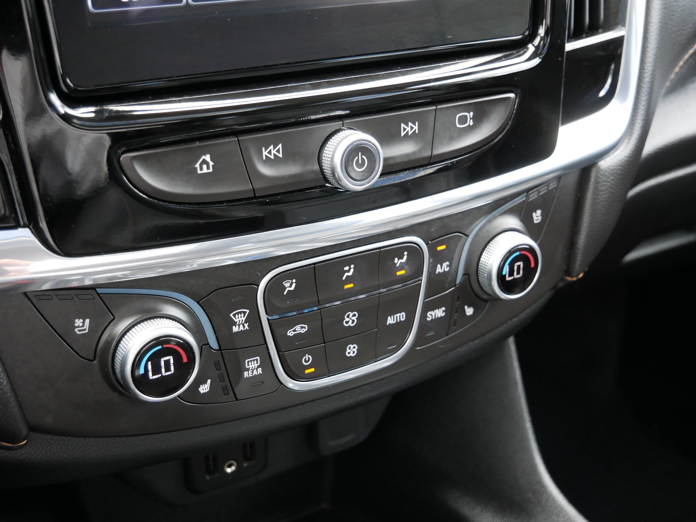 Used 2018 Black Currant Metallic Chevrolet Premier image 23