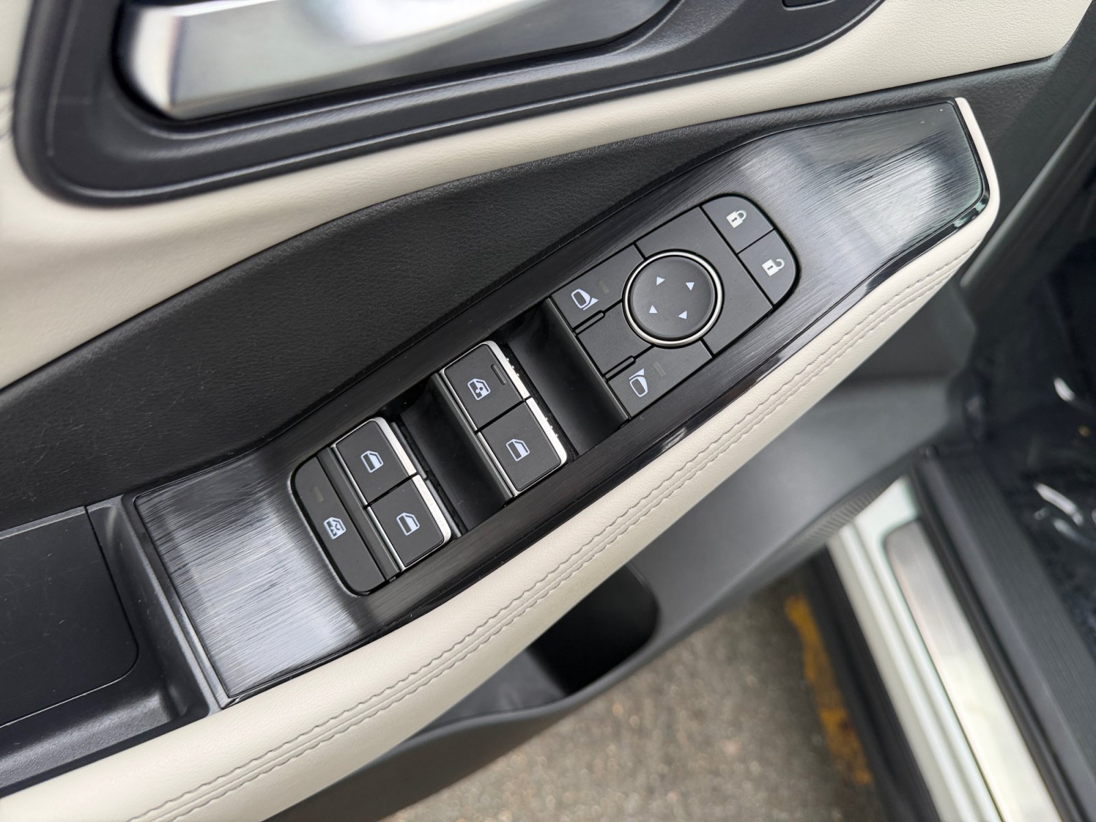 Certified Used 2023 White Nissan SL image 30
