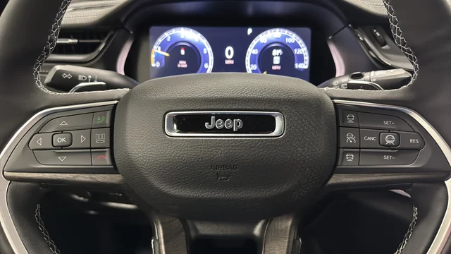 New 2026 Baltic Gray Metallic Clear-Coat Exterior Paint Jeep Altitude image 16
