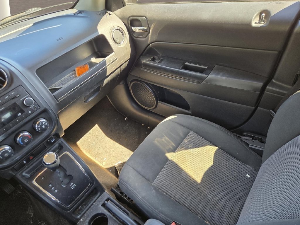 Used 2014 Blue Jeep Sport image 18