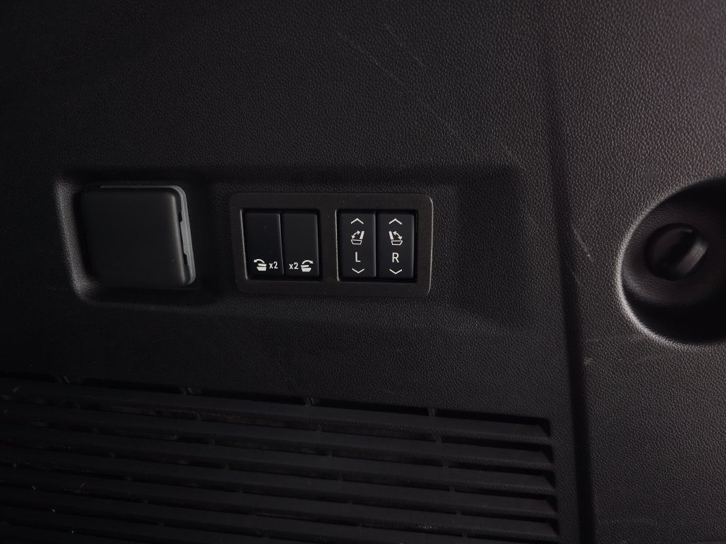 Used 2025 Gray Chevrolet Premier image 6