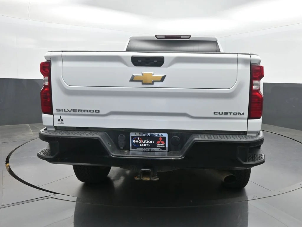 Used 2022 White Chevrolet Custom image 28