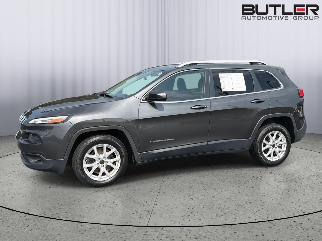 Used 2016 Granite Crystal Metallic Clearcoat Jeep Latitude image 3