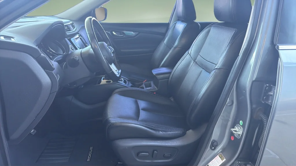 Used 2018 Gun Metallic Nissan SL image 19