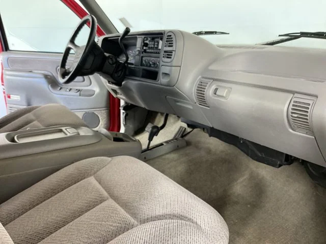 Used 1995  Chevrolet Cheyenne image 8